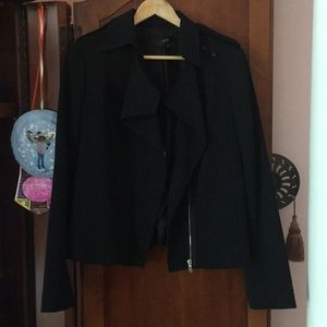 This is a great jacket! Zips on sleeve